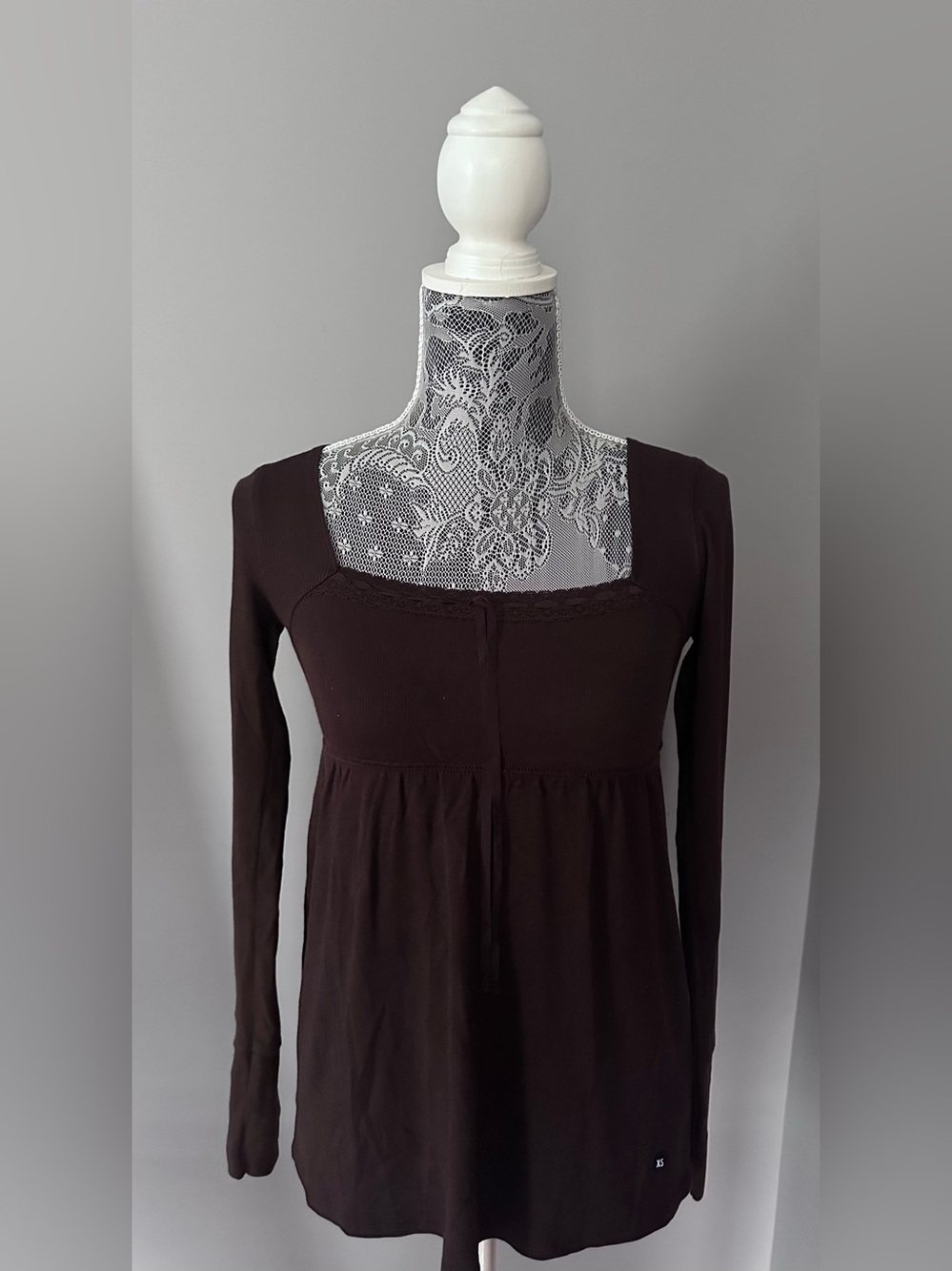 Hollister Square-Neck Long Sleeve Top in Dark Brown. Like new